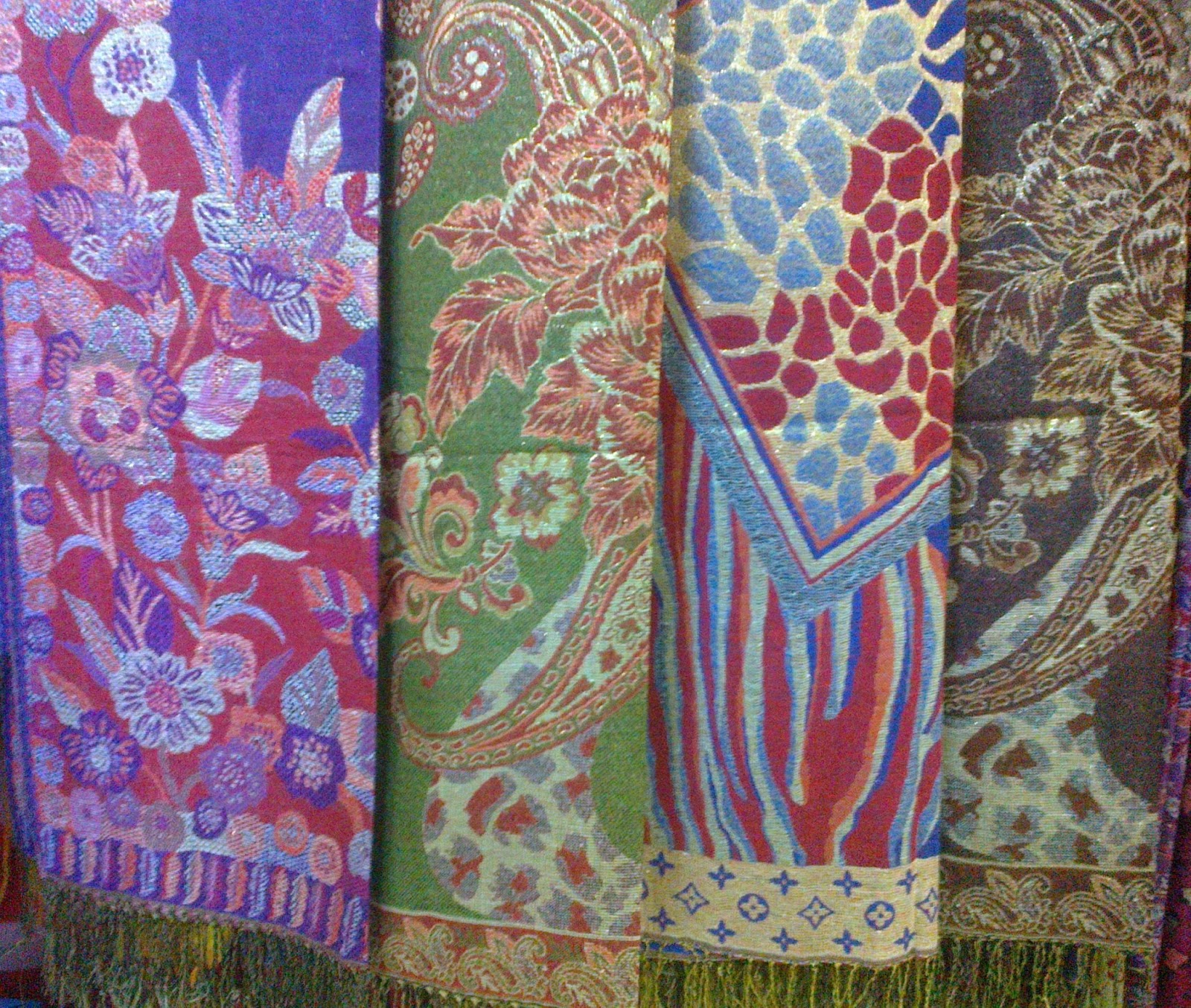 Mukena dan Hijab: pashmina, selendang tila oval, tila full payet